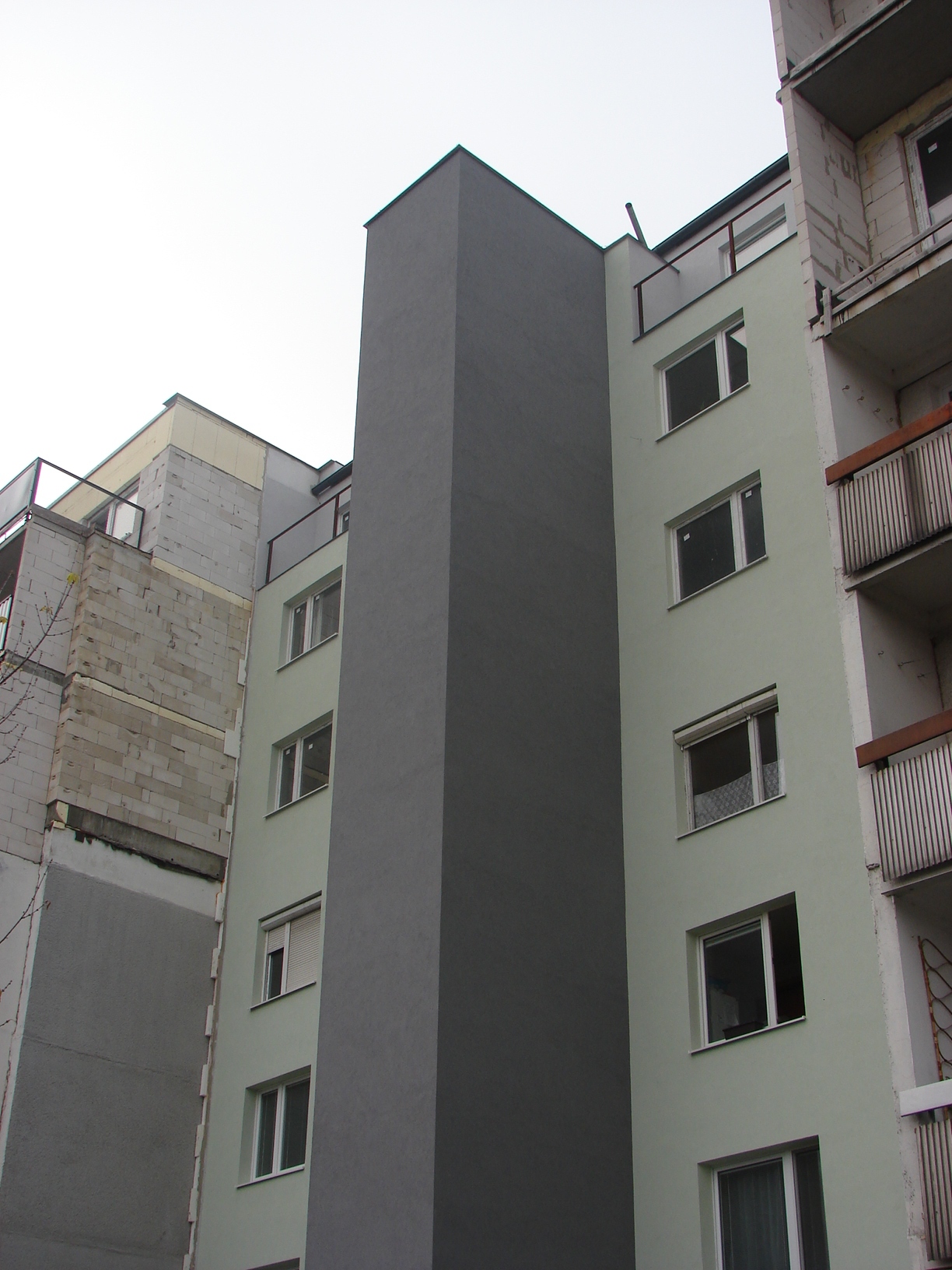 Realizácia fasády bytového domu Banšelova 28,30,32